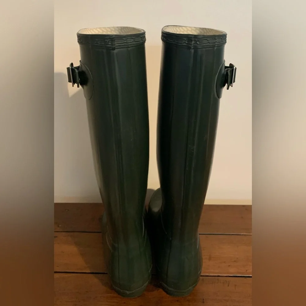 Hunter Wellington Tall Rain Boots  Green SZ 6-7
